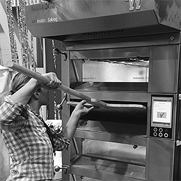 Baking the best pizza on our WP Matador Store Electric Stone Hearth Oven is a family affair. Ariel Giusto of Central Millings uses the Matador @Pizza Expo.